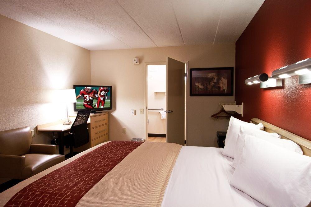 Red Roof Inn Canton Exterior photo