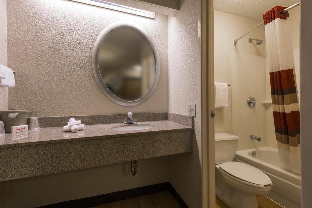 Red Roof Inn Canton Exterior photo